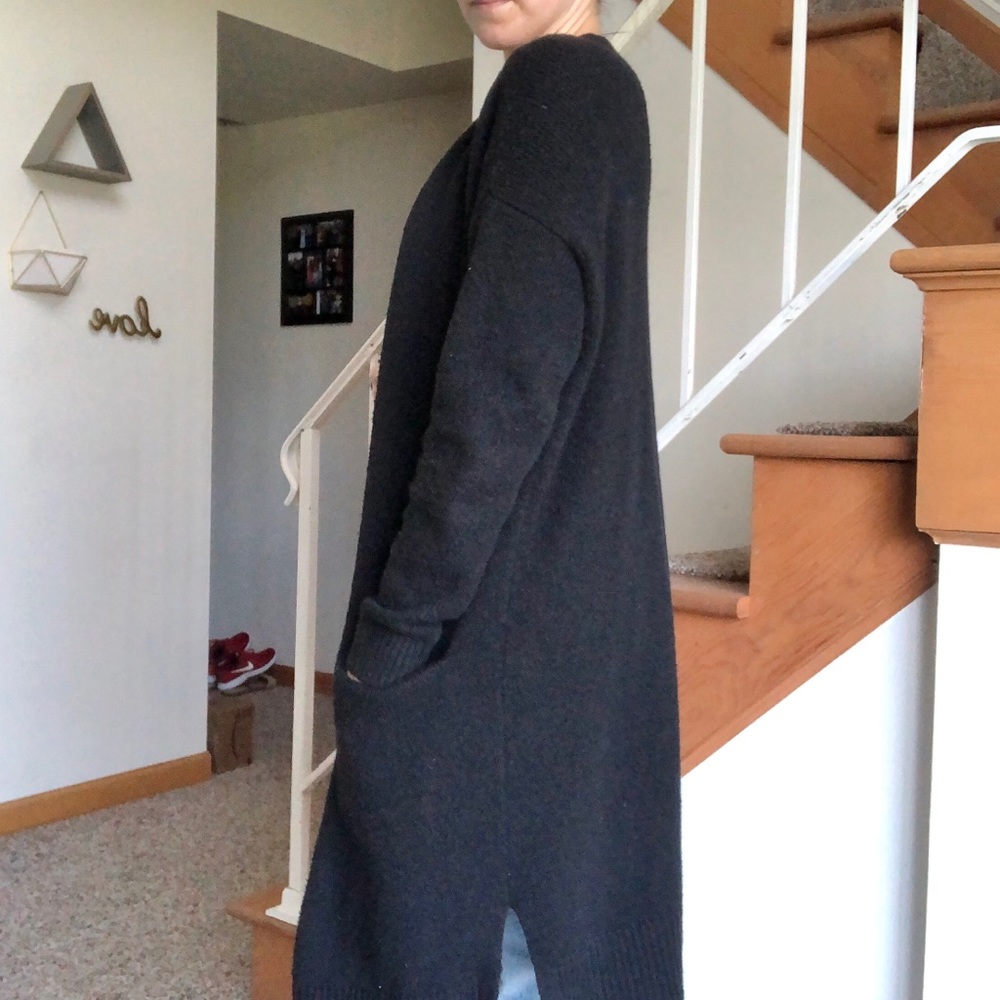 🔥Old Navy Long Caridgan - Picture 4 of 16